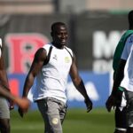 Jugadores de Senegal en un entrenamiento con rostros de preocupación