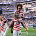 Jugadores de EEUU celebrando un gol en el SoFi Stadium de Los Ángeles