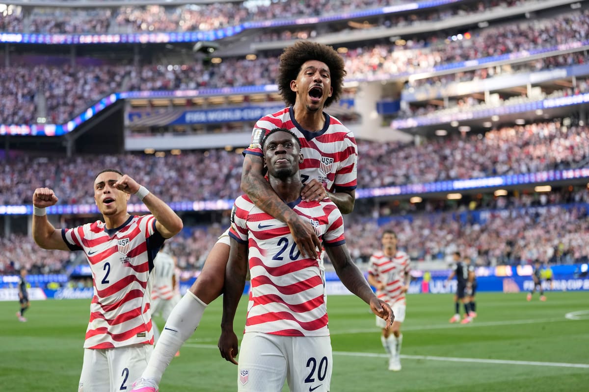 Jugadores de EEUU celebrando un gol en el SoFi Stadium de Los Ángeles