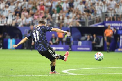 Messi celebra su gol de tiro libre en Argentina 3-1 Jordania Mundial 2026