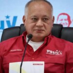 Diosdado Cabello hablando en un programa de televisión sobre la desintegración del Tren de Aragua en Venezuela