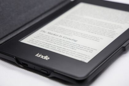 Kindle mostrando funciones avanzadas como Word Wise y X-Ray en pantalla