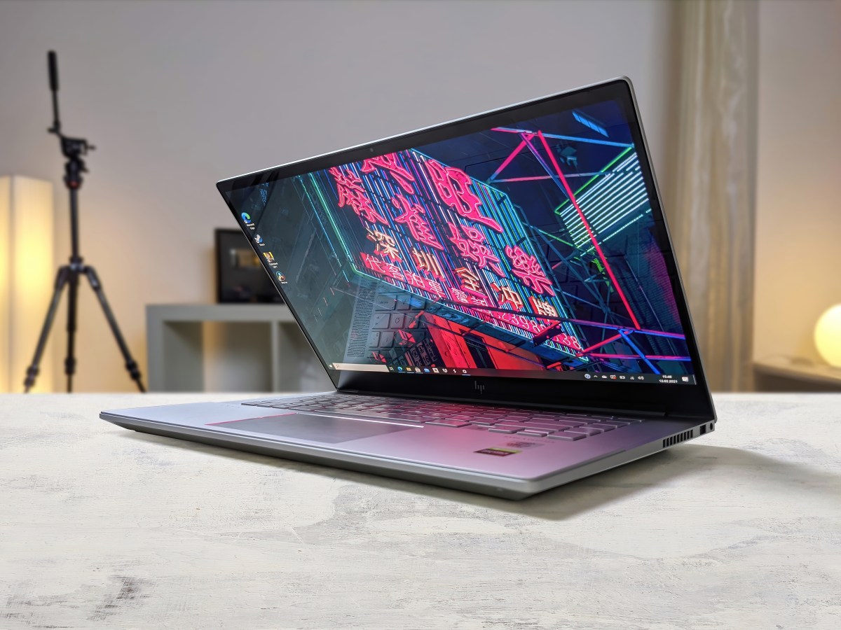 Comparativa de pantallas OLED e IPS en laptops para elegir la mejor opción en 2026
