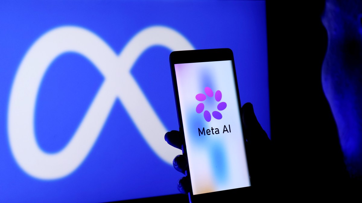 Imagen de centro de datos de Meta con servidores y GPU para entrenar modelos de IA generativa