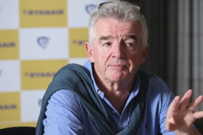 El CEO de Ryanair habla del caso del pasajero succionado por una ventanilla rota: "Lamento lo sucedido, pero no salió despedido"