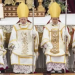 Obispos lefebvrianos en misa tradicional en latín, símbolo de su rechazo al Concilio Vaticano II