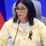Delcy Rodríguez en rueda de prensa, con voz quebrada, tras revelar afección de salud durante crisis por terremoto
