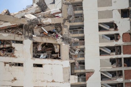 Las familias piden no demoler los edificios sin sacar los cuerpos tras los terremotos en Venezuela: "Hubiese preferido morir allí"