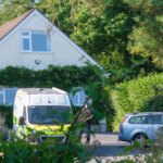 Escena policial en Newton Abbot tras el asesinato de la política británica Ann Widdecombe, contexto de la liberación del detenido