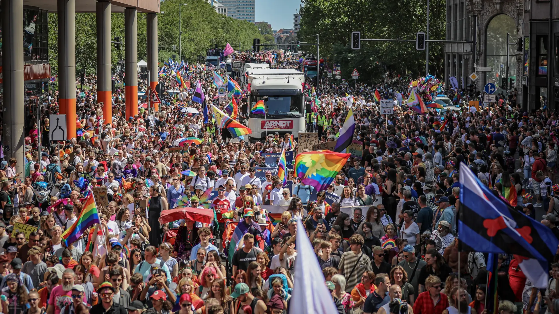 Atropello múltiple en Berlín durante las fiestas del Orgullo: al menos un muerto y 15 heridos