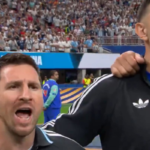 Hinchas argentinos e ingleses en duelo de cánticos durante los himnos en el partido de Atlanta