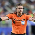 Árbitro François Letexier en partido de fútbol, contexto de rivalidad entre Argentina y Francia en octavos de final del Mundial