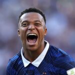 Kylian Mbappé ejecutando el penal decisivo en el partido Francia vs Paraguay, Mundial 2026