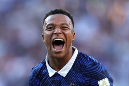 Kylian Mbappé ejecutando el penal decisivo en el partido Francia vs Paraguay, Mundial 2026