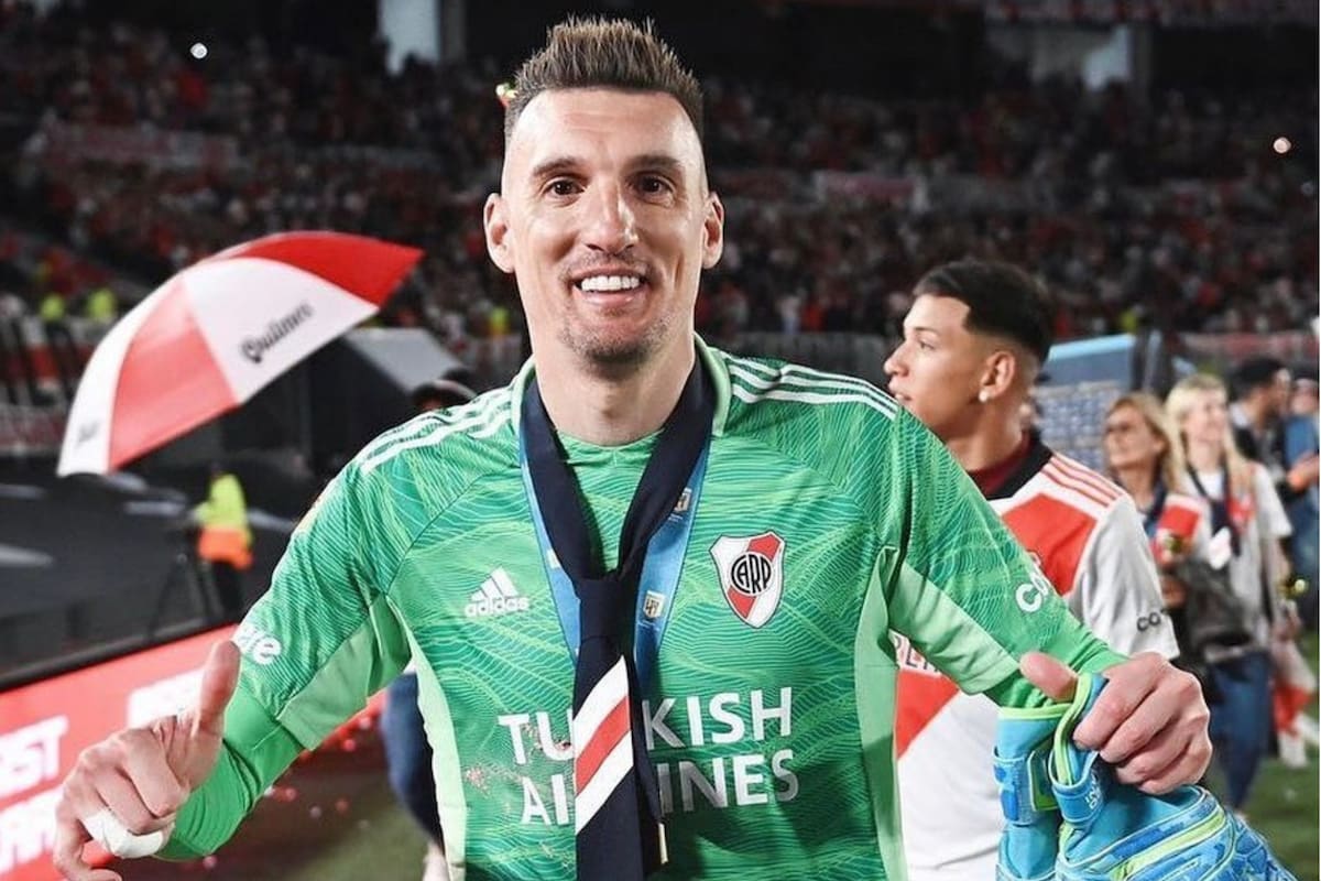 Franco Armani con la camiseta de River Plate, símbolo del fin de una era en el club argentino