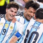 Jugadores de Argentina celebrando gol en alargue contra Suiza, ejemplo de su estilo de sufrir y ganar sin jugar bien