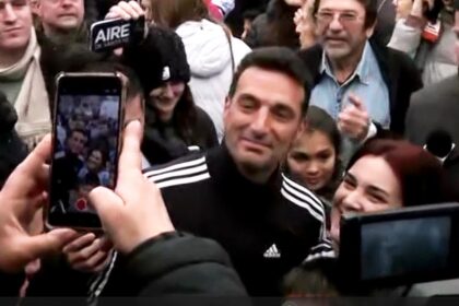 Lionel Scaloni en conferencia tras la derrota de Argentina con España, reflexionando sobre su continuidad