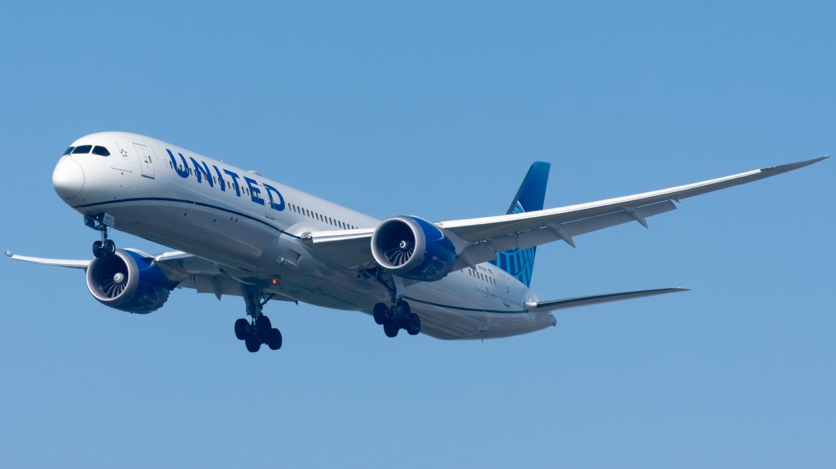 Avión de United Airlines con conexión WiFi, transición a Starlink y fin del beneficio de T-Mobile