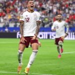 Mikel Oyarzabal y Pedro Porro celebran goles en la semifinal España vs Francia del Mundial 2026