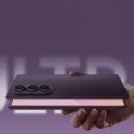 Teléfono plegable Galaxy Z Fold 8 Ultra con pantalla abierta mostrando funciones de inteligencia artificial y cámara de 200 MP