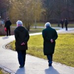 La Sanidad inglesa estudia una iniciativa de "recompensas" por caminar 30 minutos al día
