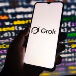 Interfaz de Grok 4.5 mostrando código generado en Rust y C/C++ para aplicaciones completas con una sola instrucción