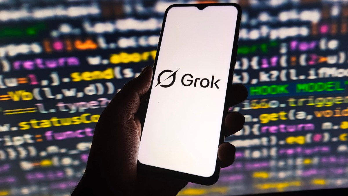 Interfaz de Grok 4.5 mostrando código generado en Rust y C/C++ para aplicaciones completas con una sola instrucción