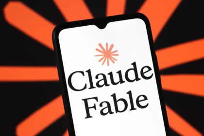 Interfaz de Claude Fable 5 mostrando menú de modelos y créditos de uso adicionales tras el cambio de reglas