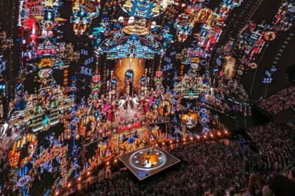 Interior de Sphere con pantalla LED gigante mostrando proyección inmersiva de 'El Mago de Oz' con IA
